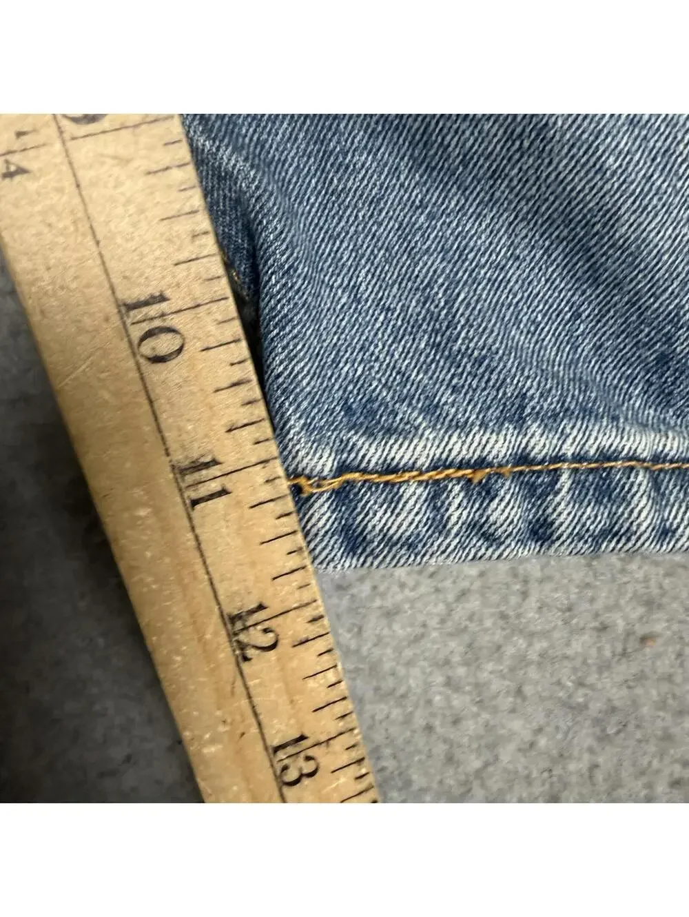 Levi's 569 Men's Size 42 Light Wash Blue Denim Bermuda Jean Shorts Jorts
